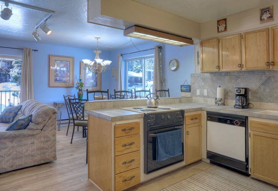 Full Kitchen