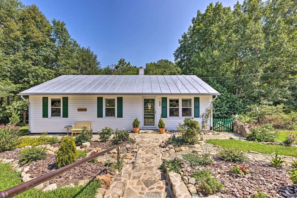 Nellysford Vacation Rental | 2BR | 1BA | 980 Sq Ft | Stairs Required for Entry