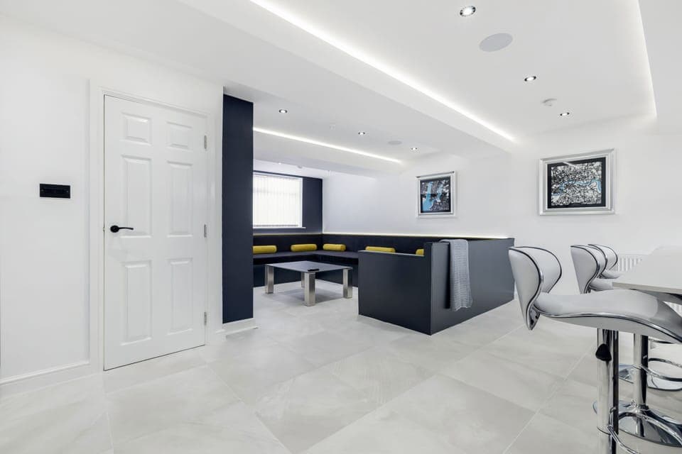 Living Room / Lounge