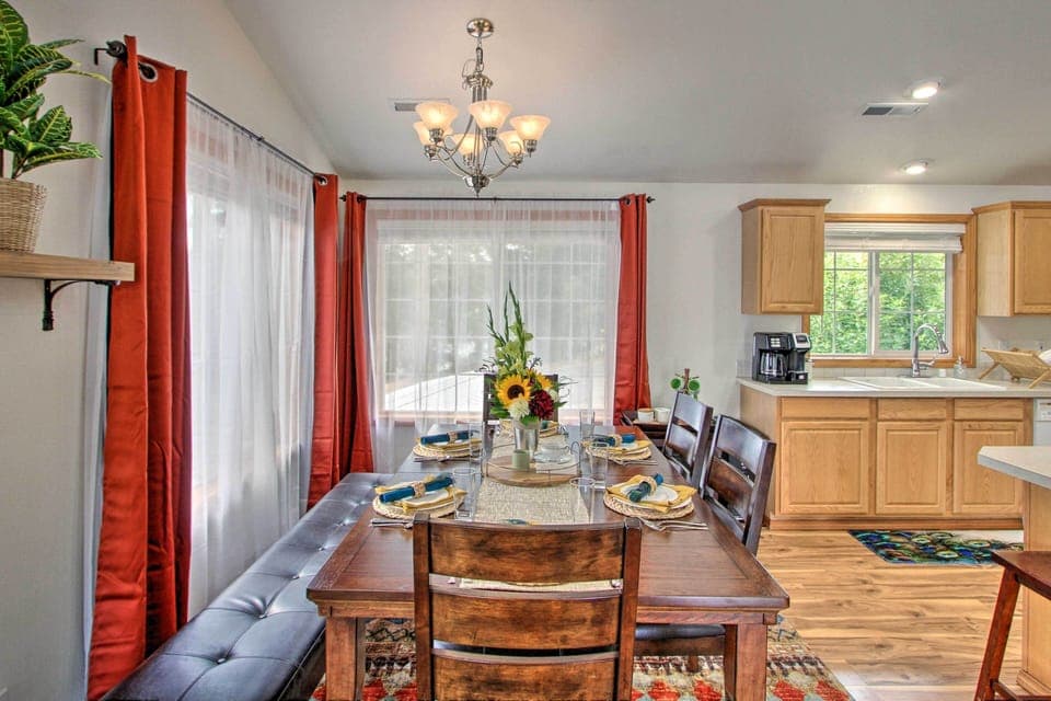 Living Room | 6-Person Dining Table