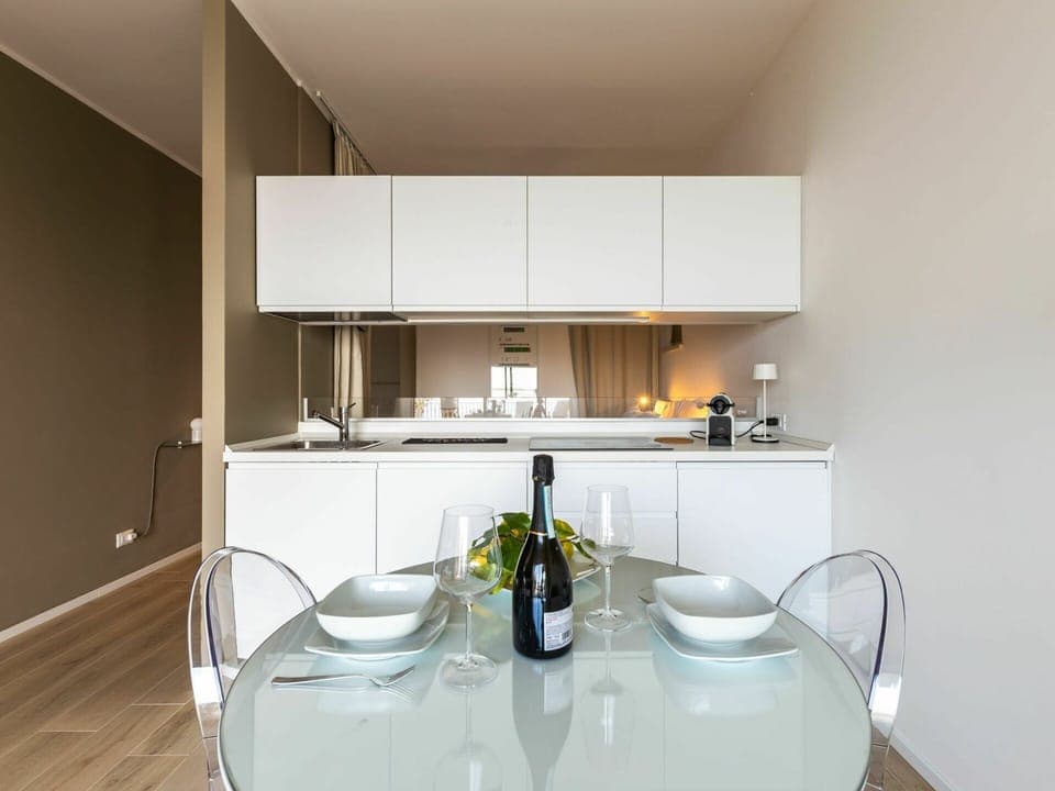 Building, Plant, Property, Window, Land Lot, Urban Design, Landscape, Neighbourhood, Grass, Leisure