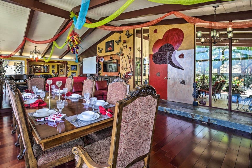 Dining Area | Dishware Provided