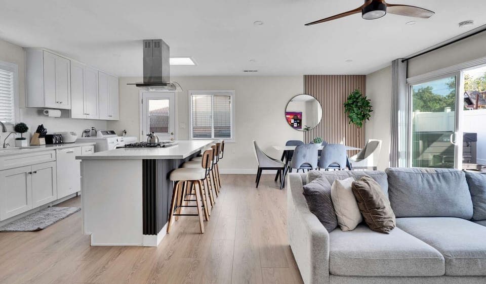 * No Occupancy Tax
* No Airbnb Service Fee 
* No Hidden Fees 
* On-site Washer &amp; Dryer 
* Free Parking 
* Responsive Host