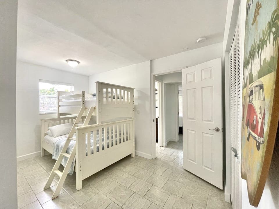 Bedroom 3, bunk bed, Full size (bottom) Twin size (top)