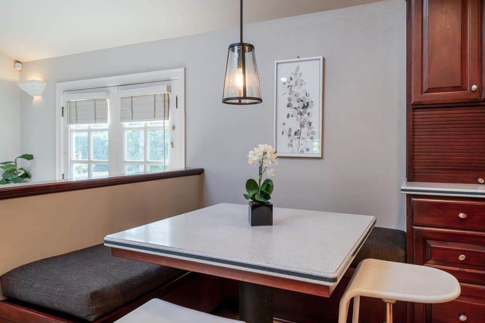 Breakfast nook area with cushion seats