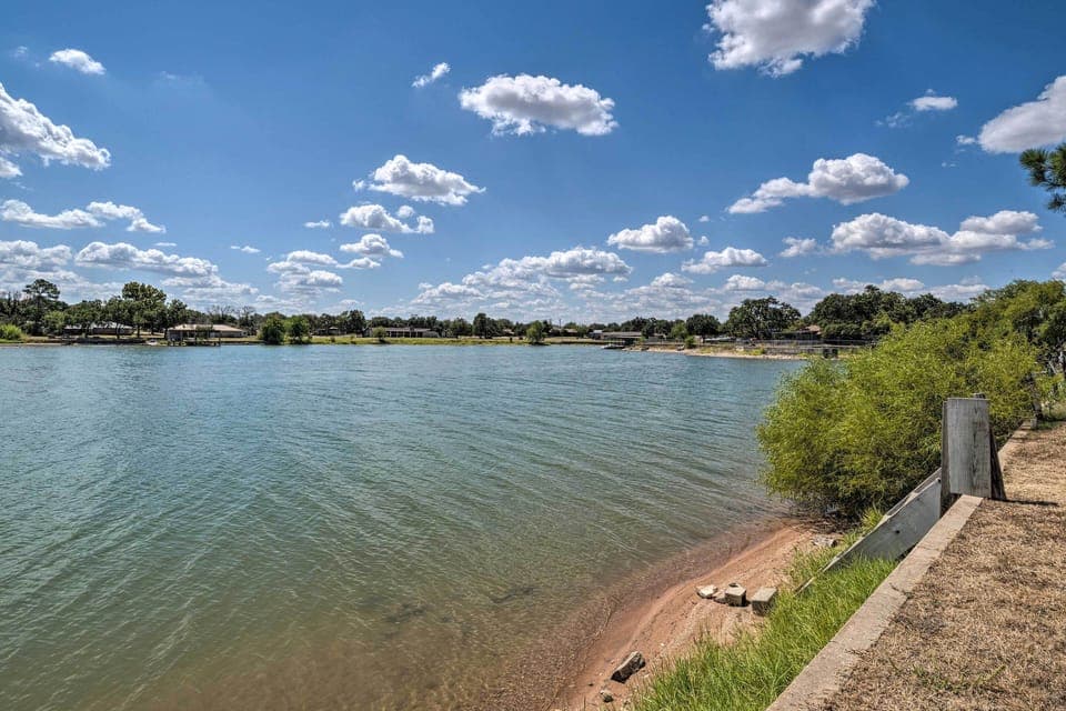 Walk to Lake Buchanan