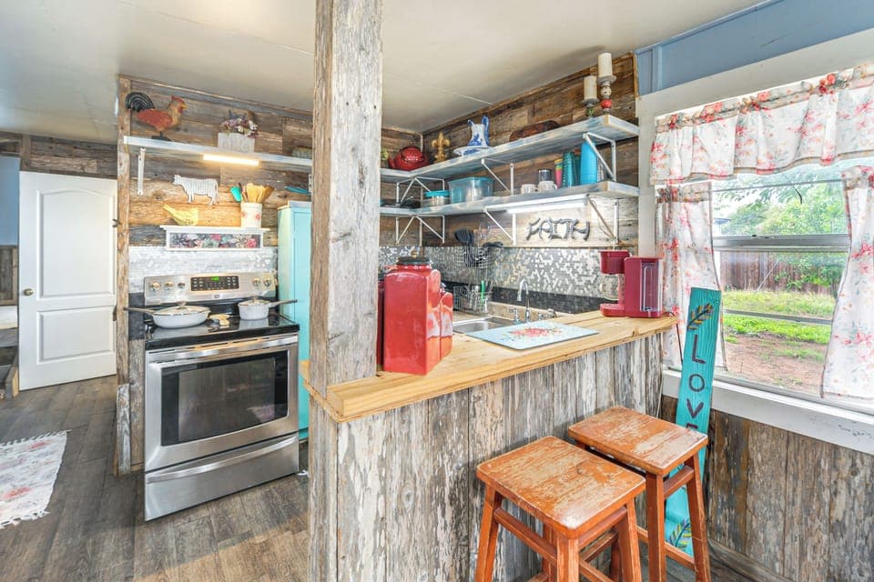 Kitchen | Keurig Coffee Maker | Toaster | Blender | Cooking Basics