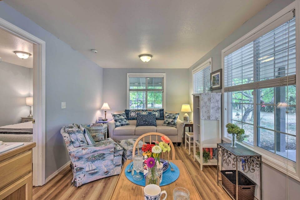 McMinnville Vacation Rental | 1BR | 1BA | 400 Sq Ft | 3 Steps Required To Access
