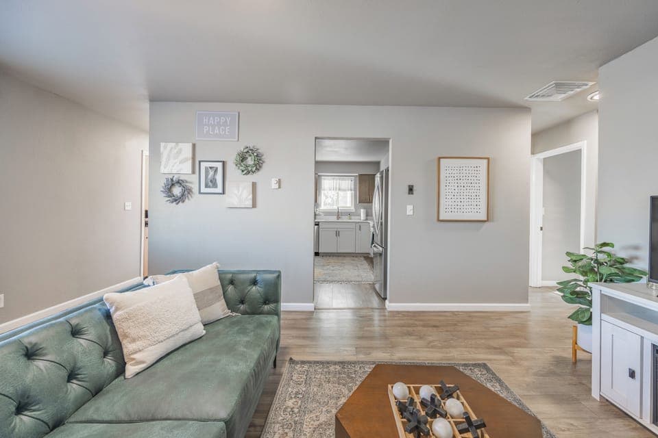 Living Room (3)