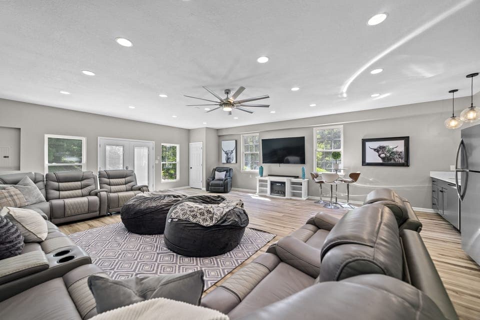 Great Room w/Wet bar 2nd Fridge and 2nd Dishwasher off Kitchen! 