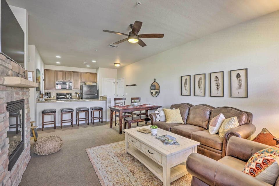 Living Area | Smart TV w/ Cable