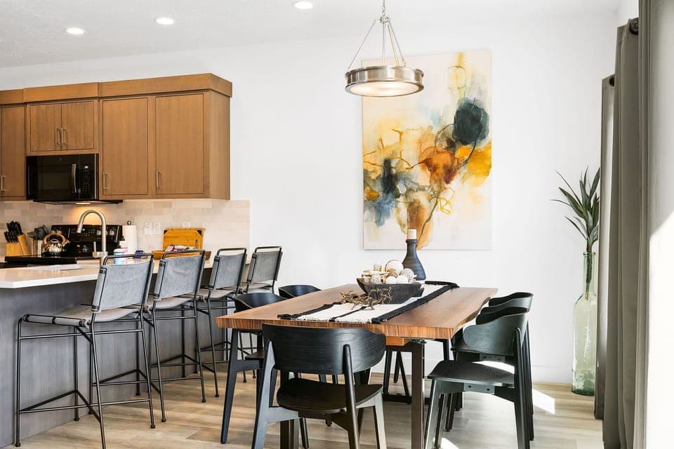 Dining area, patio to the right