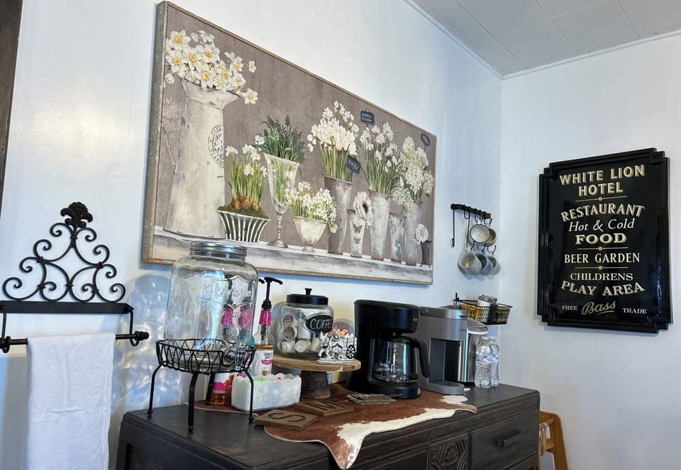 Coffee and tea station