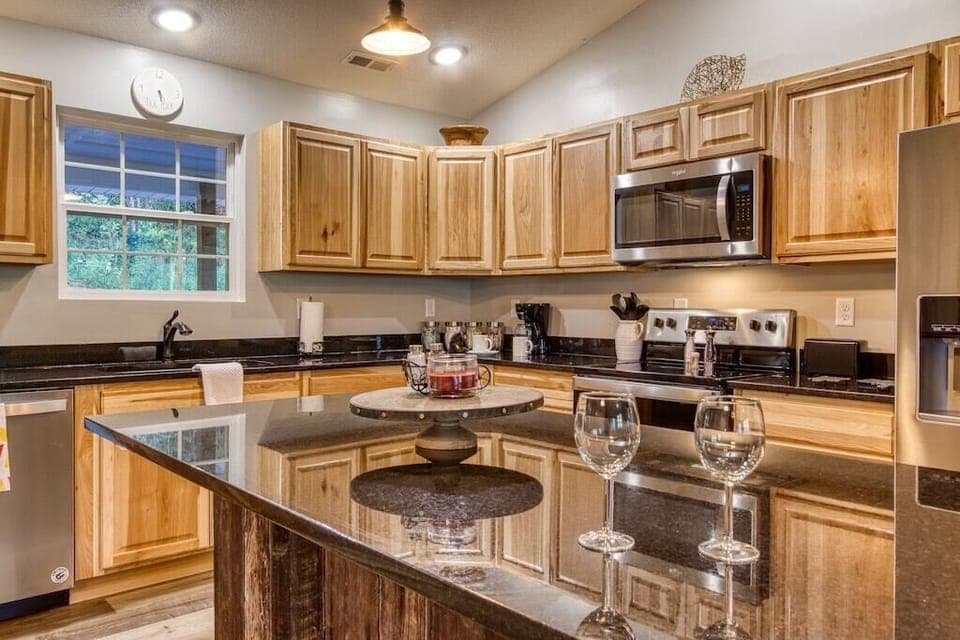 Sticks Creek's kitchen and dining area