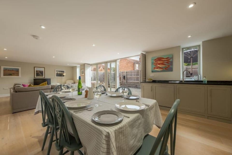 Ground floor: Dining area