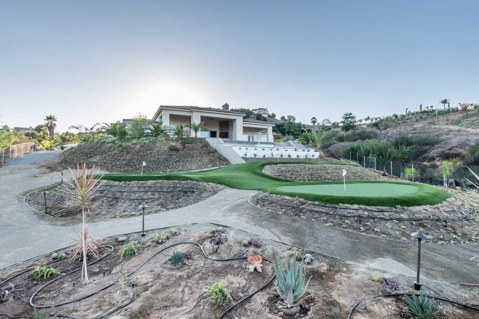 Backyard-your own mini golf!