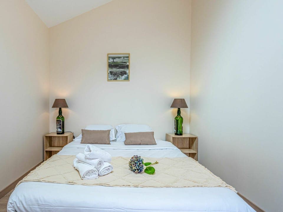 Furniture, Property, Comfort, Textile, Bed, Interior Design, Lighting, Building, Shade