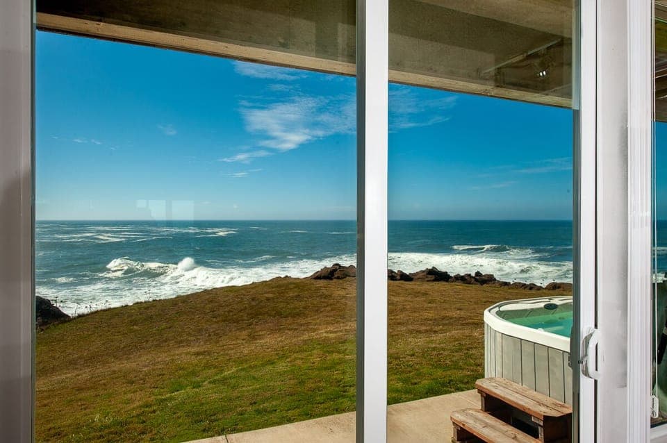 Oceanfront Views of the Pacific Ocean