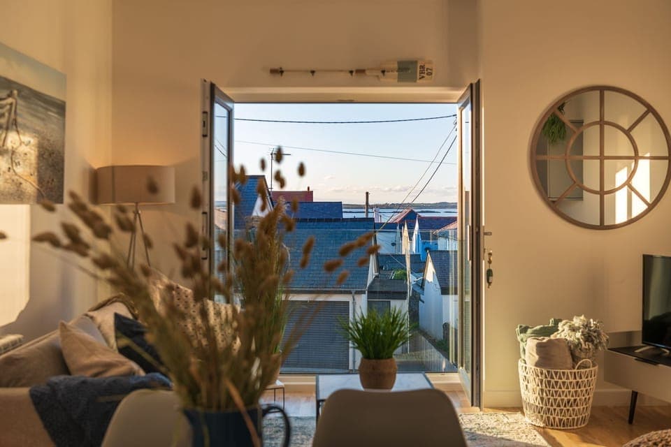 Sea Breeze - Sofa patio doors