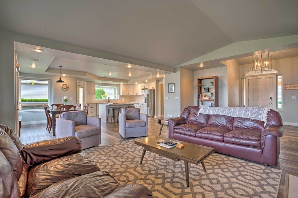 Living Room | Open-Concept Floor Plan