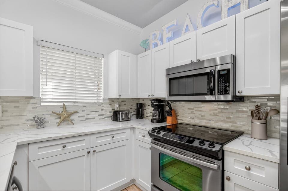Destined to Be - Crystal Beach - Kitchen