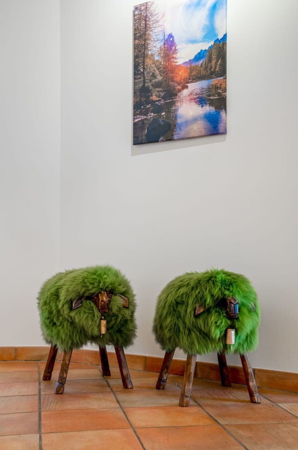 Plant, Vertebrate, Interior Design, Sculpture, Wood, Organism, Art, Picture Frame, Wall, Building