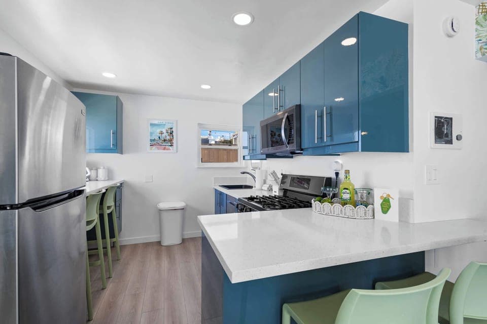 Fully stocked kitchen w/ basic cooking essentials. 