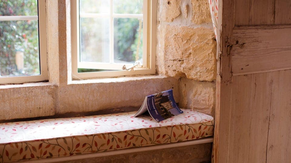Mullioned Window, Honeysuckle Cottage, Bolthole Retreats