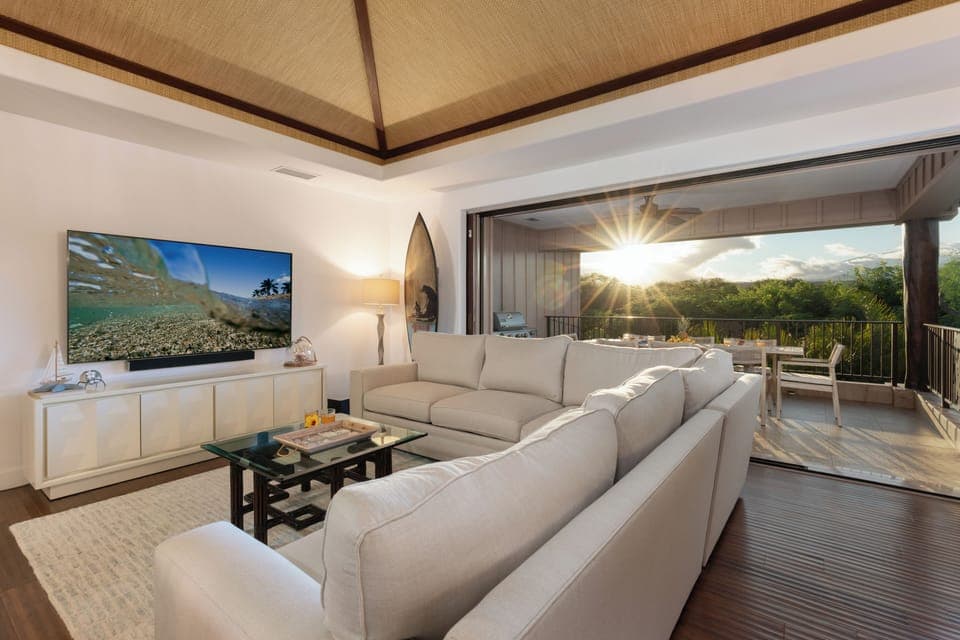 Welcome to Pineapple Hale at the KaMilo gated community