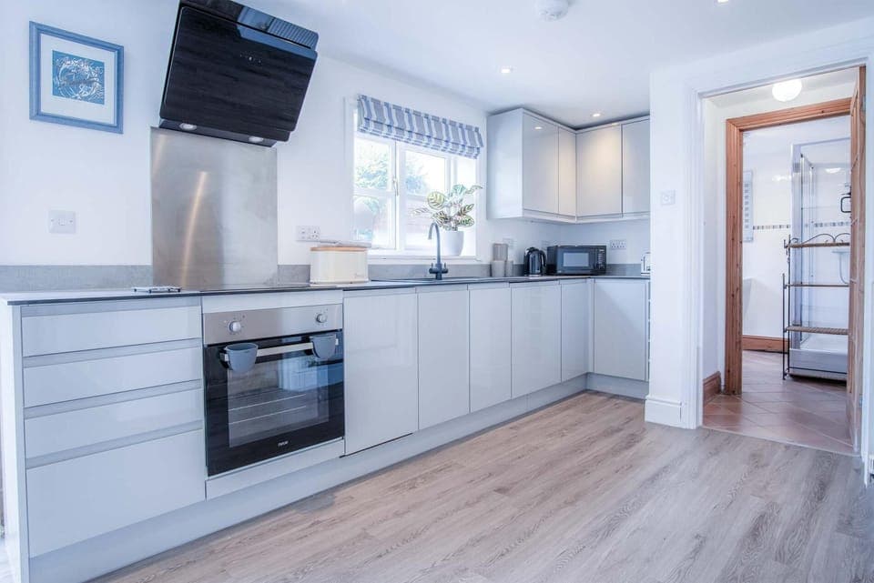 Angle Adventures - 4 Bedroom Cottage - Angle (19917)