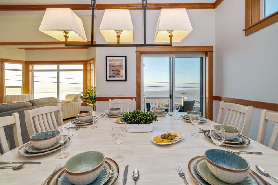 Enjoy your meals with views of the water