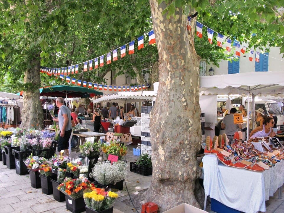 Building, Property, Furniture, Window, Comfort, Wood, Interior Design, Shade, Floor