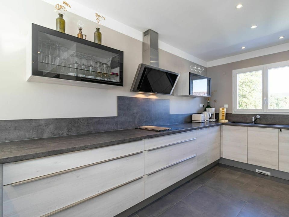 Cabinetry, Countertop, Window, Television, Wood, Kitchen, Interior Design, Living Room, Flooring, Floor