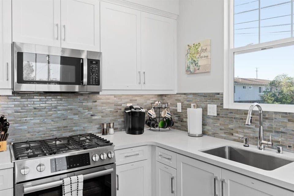 Full kitchen 