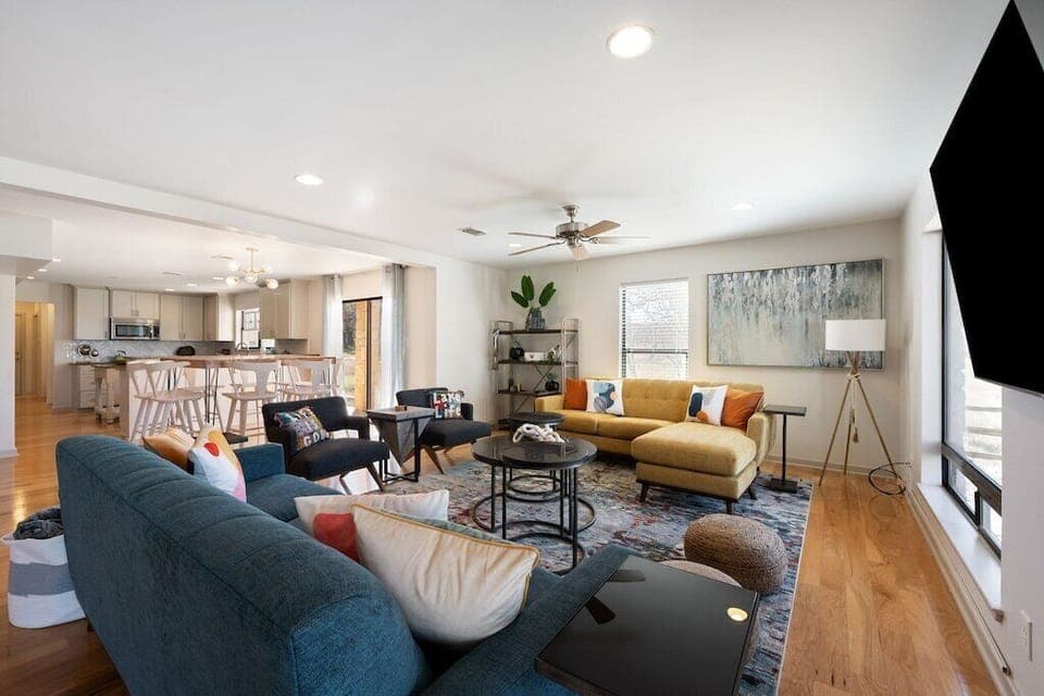 Living room with plenty of seating