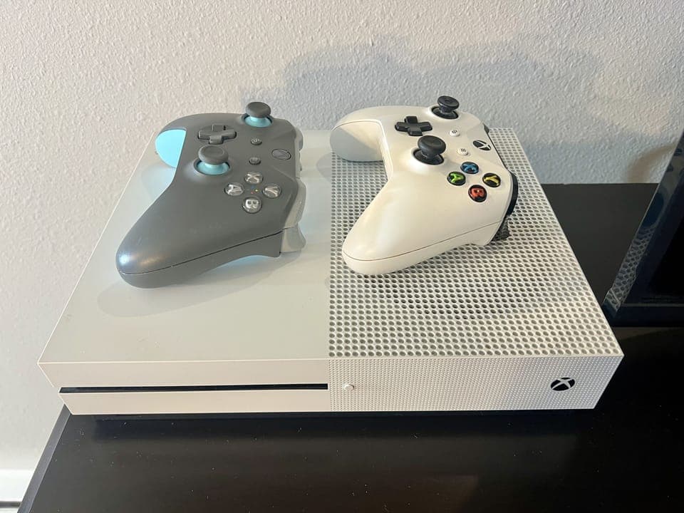 Bedroom 2: On the 2nd floor with 2 queen beds, a 55 inch TV with Xbox and arcade