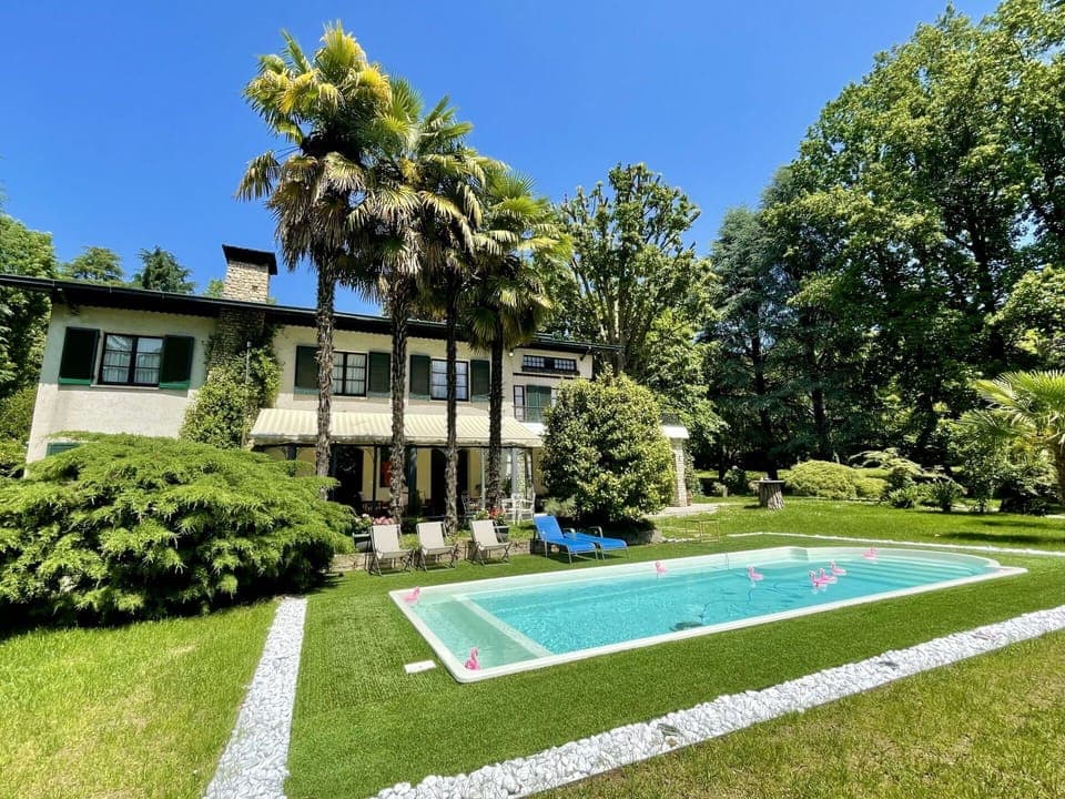 Plant, Property, Sky, Building, Water, Tree, Window, Architecture, Swimming Pool, Grass