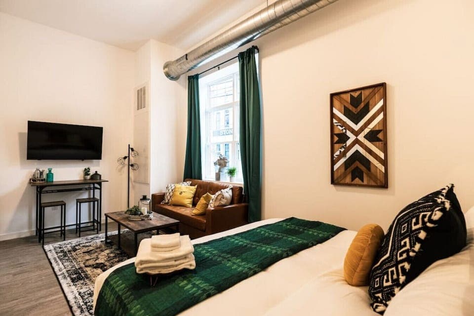 Studio apartment with king size bed