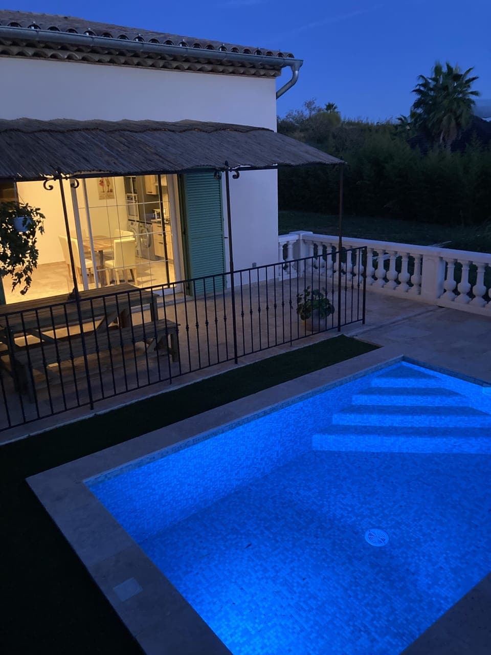 Piscine privée avec terrasse