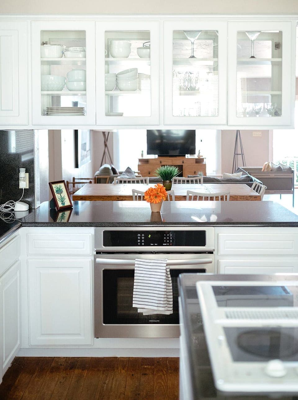 Full Kitchen w/ all utensils provided, drip coffee maker, toaster, microwave..