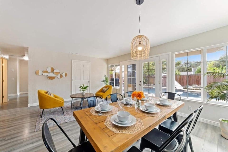 Dining room and sitting area