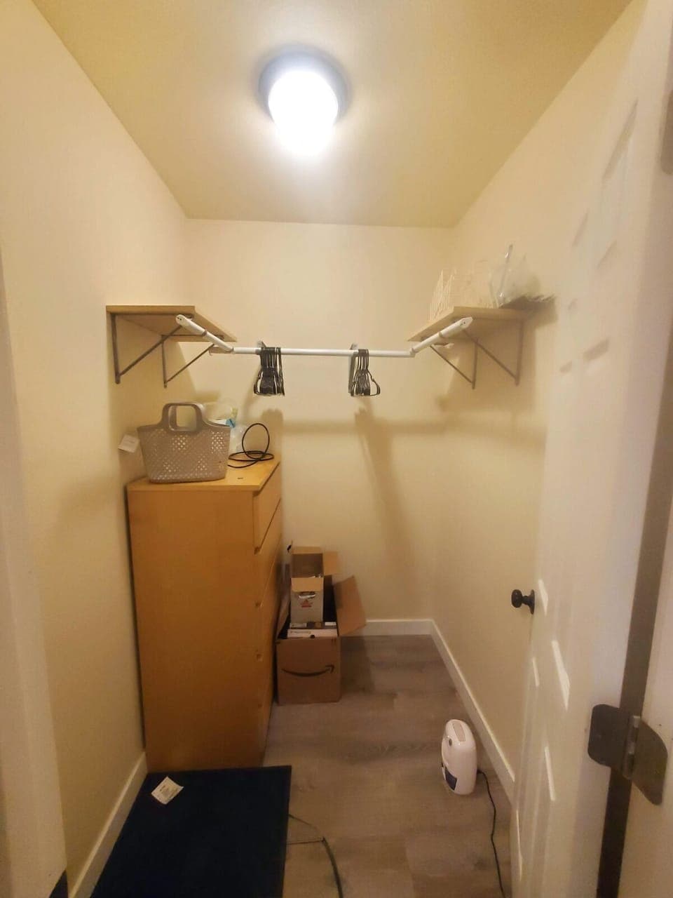 Walk-in closet 