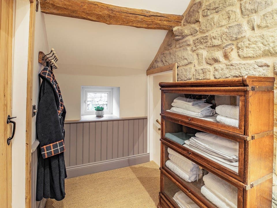 Landing | Hob Cote, Midgehole, Hebden Bridge