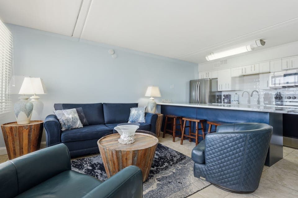 Island Surf #8 Living Room