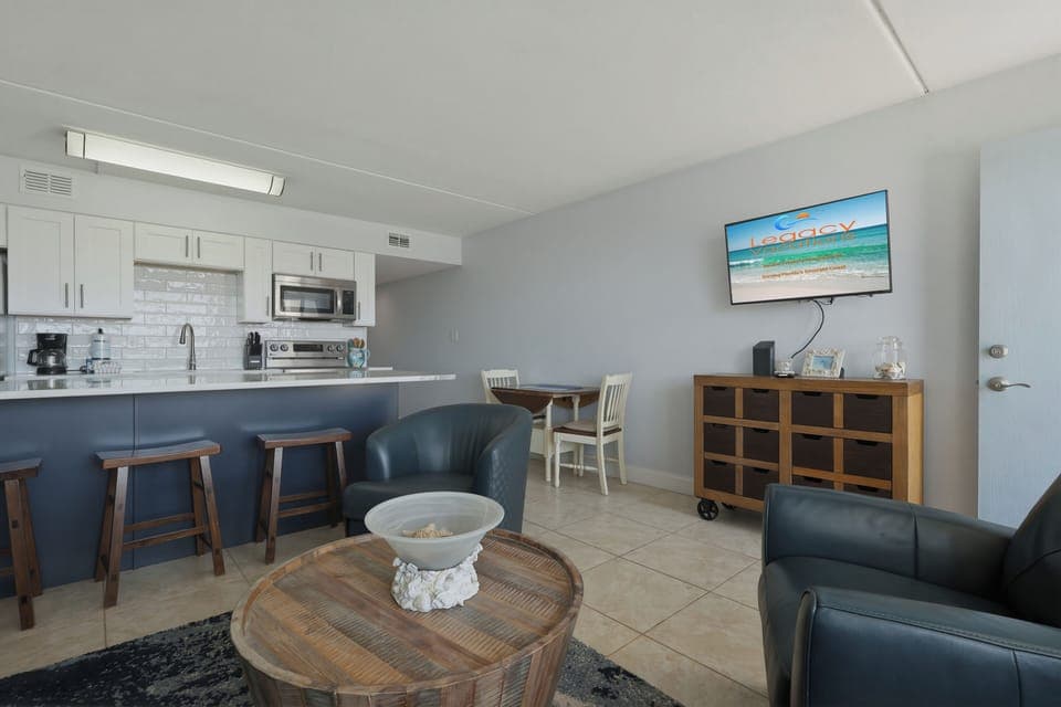 Island Surf #8 Living Room