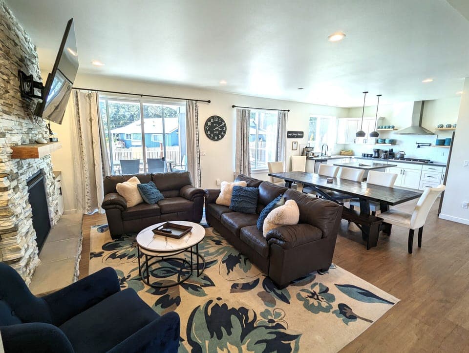 Large windows with lots sunshine