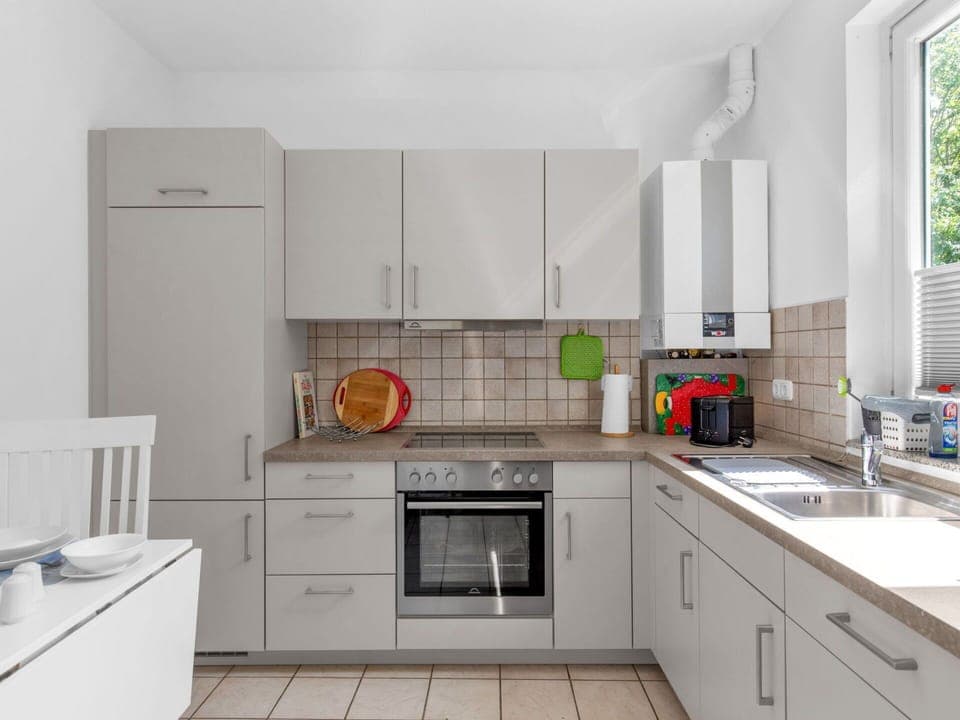 Cabinetry, Kitchen Sink, Sink, Countertop, Property, Tap, Building, Kitchen Stove, Kitchen, Plumbing Fixture