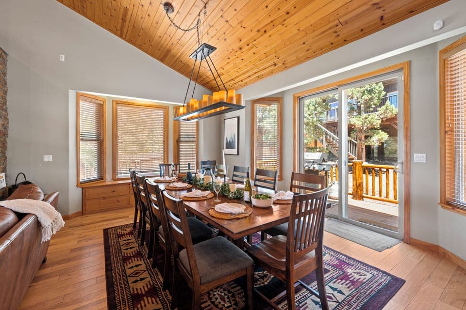 Dining area has seating for 10. (Linaker Lodge)
