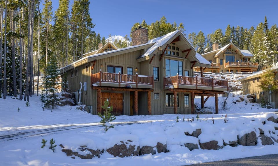 MMH 3 Coyote Bluff, Exterior