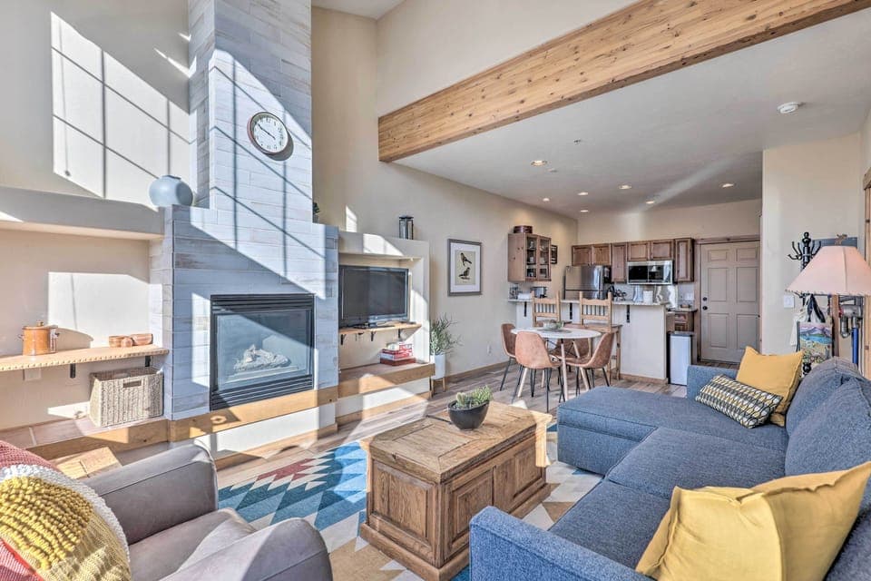 Living Room | Gas Fireplace | Smart TV